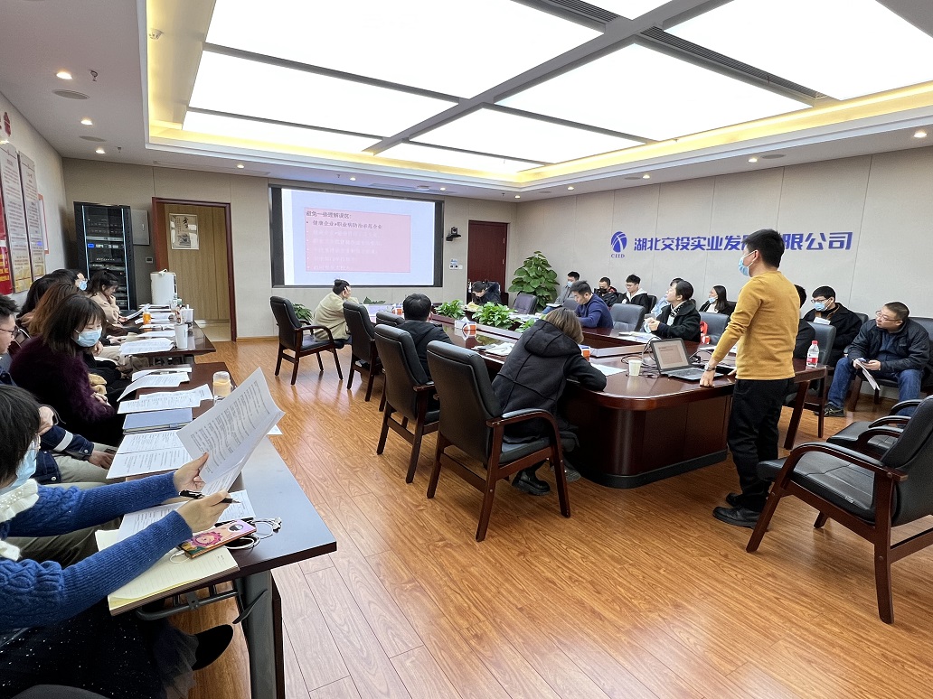 01.范老师健康企业授课 (1).jpg 01.范老师健康企业授课 (1).jpg